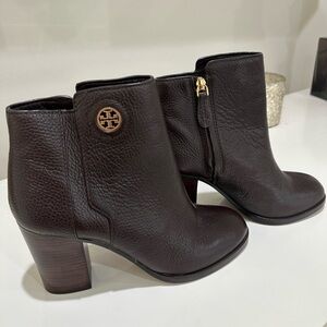 9.5 Tory Burch Pebbled Dark Brown Leather Ankle Boots Booties